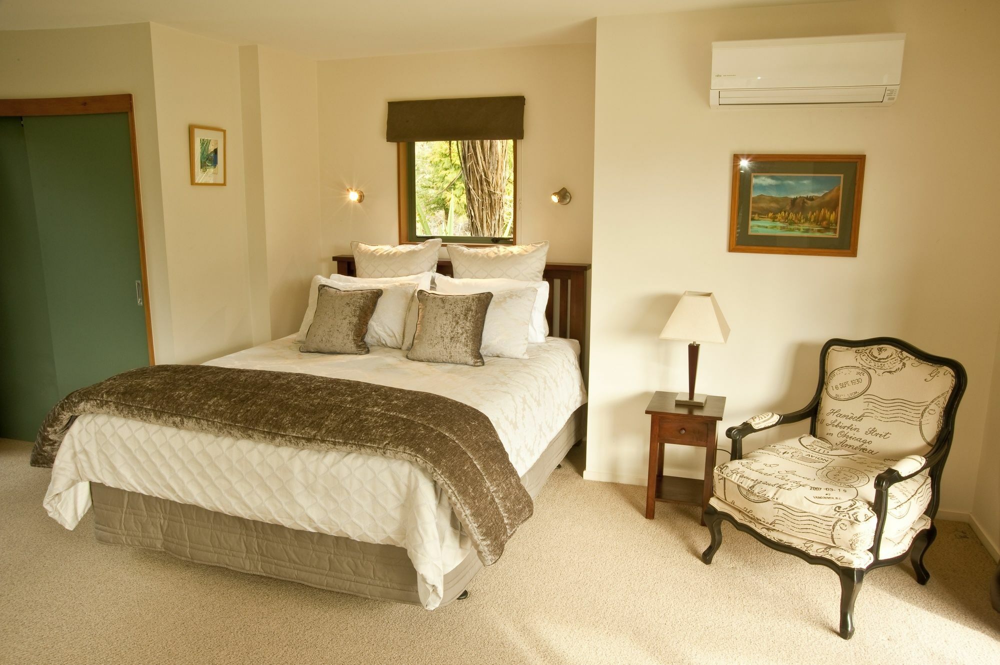 Whakaipo Lodge Taupomeer Buitenkant foto